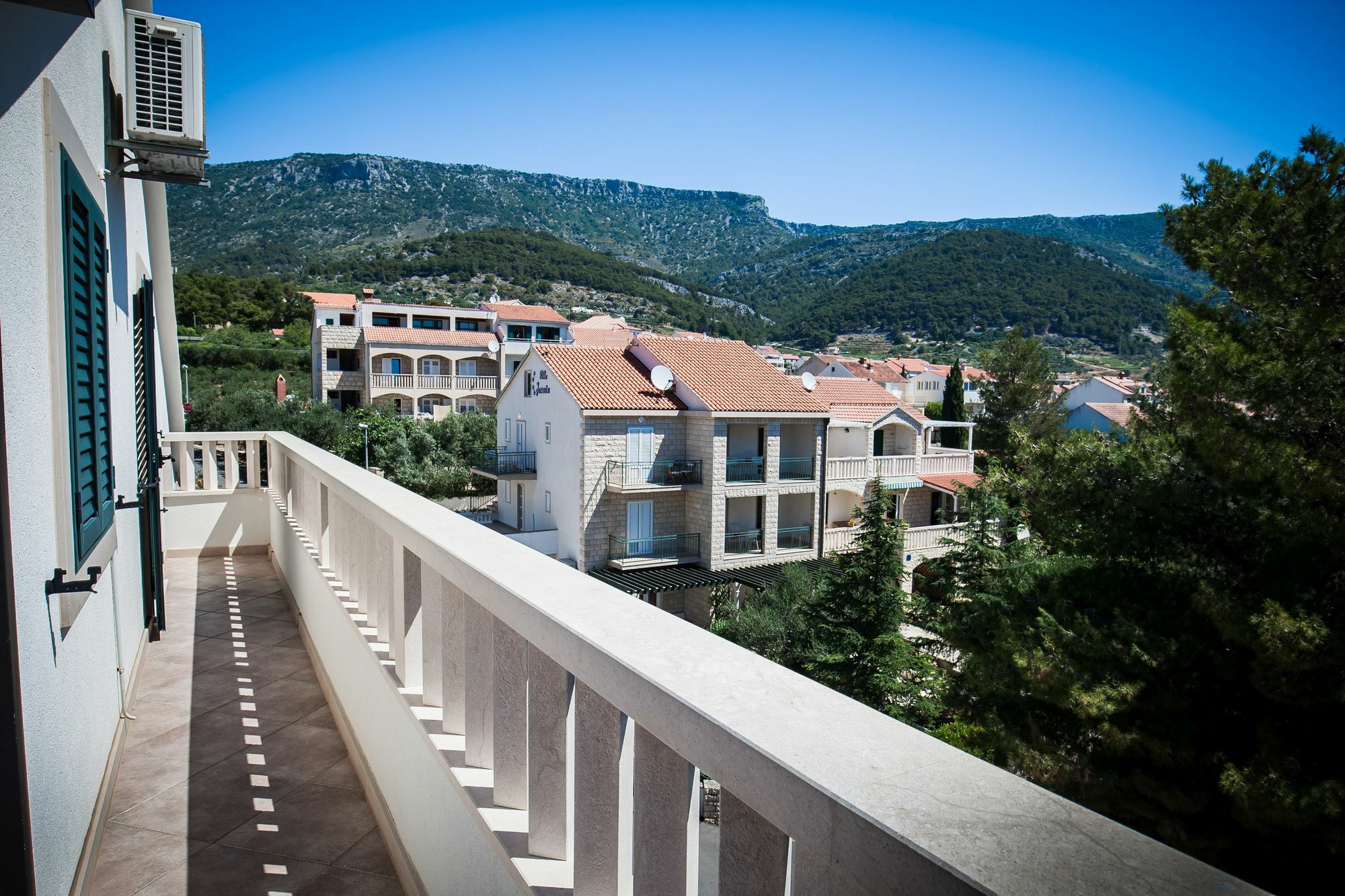 Mazuranic Apartments Bol Exterior foto